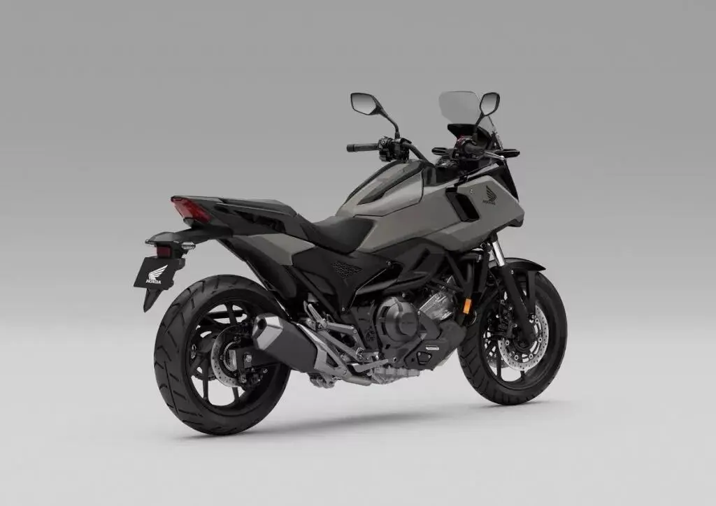 هوندا NC750X ۲۰۲۶ با فیس‌لیفت و رنگ خاکستری مات، در راه است
