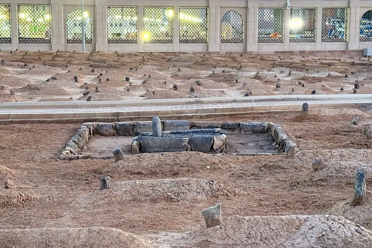 تصاویر؛ زیارت قبرستان بقیع