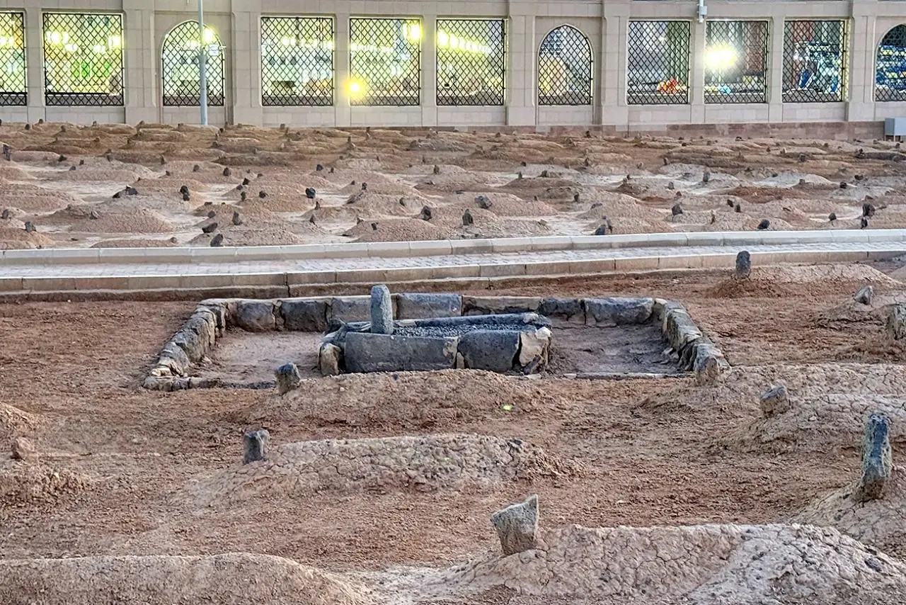 تصاویر؛ زیارت قبرستان بقیع