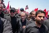 تصویر عراقچی روی موتورسیکلت در مراسم تشییع رهبر انقلاب