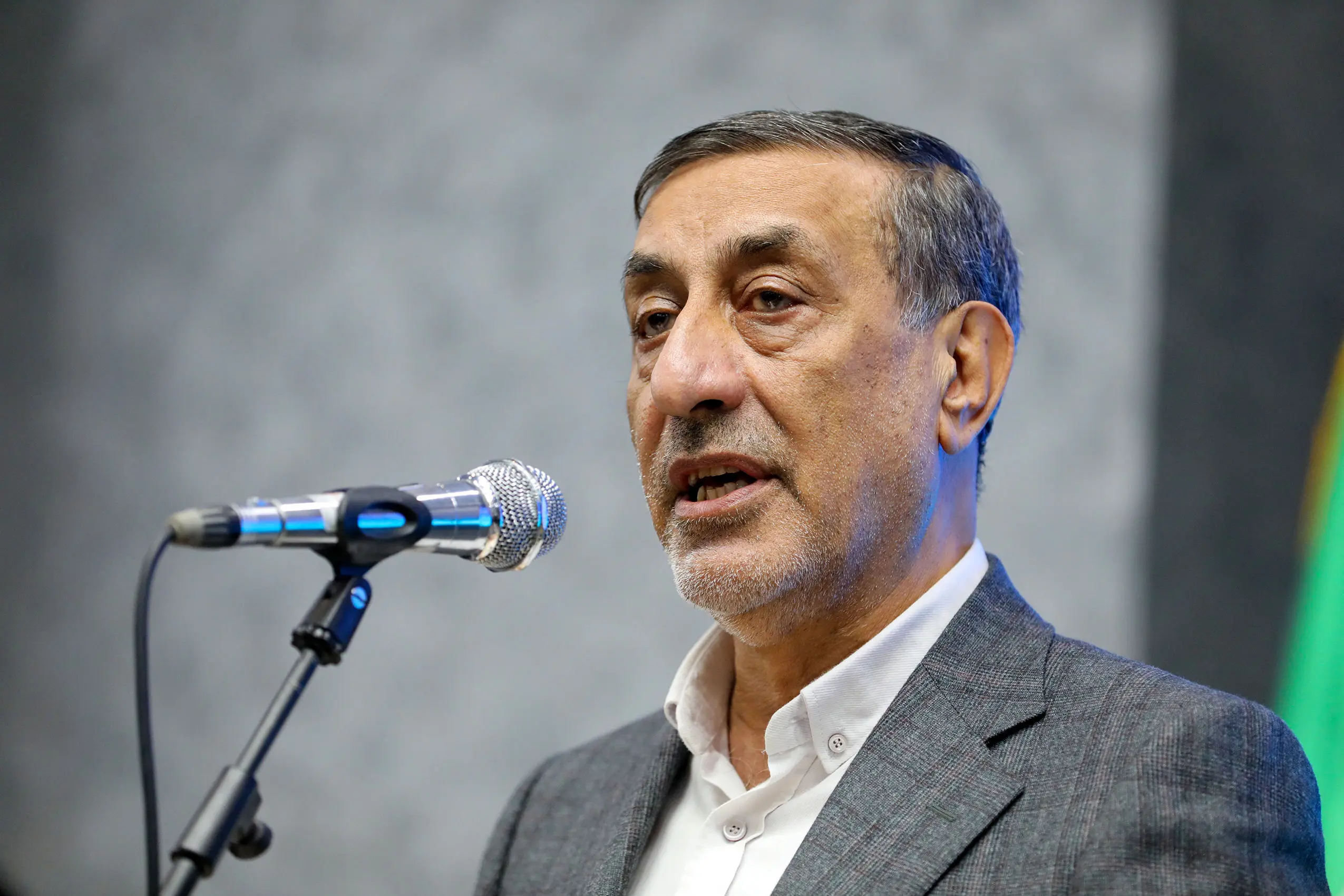 دولت چه زمانی تکلیف بنزین را مشخص می‌کند؟/ معاون پزشکیان پاسخ داد