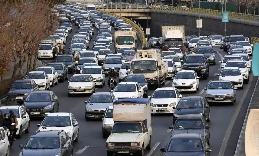 ترافیک سنگین در آزادراه تهران ـ شمال/ احتمال اجرای محدودیت مقطعی