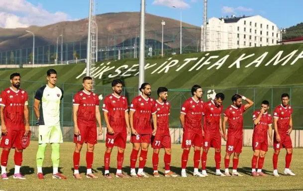 تقابل پرسپولیس و پیروز قبل از لیگ