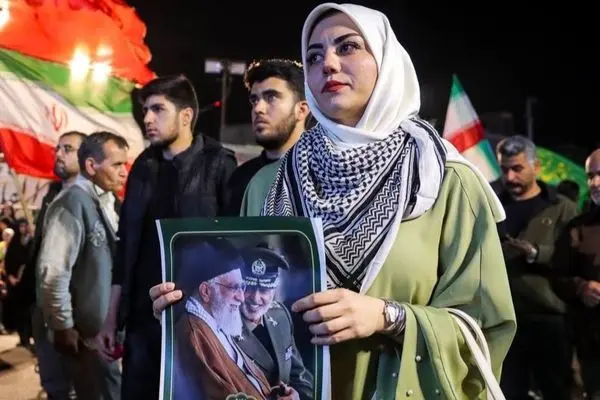 تصاویر؛ موشک‌های نقطه‌زن در میان مردم تهران 