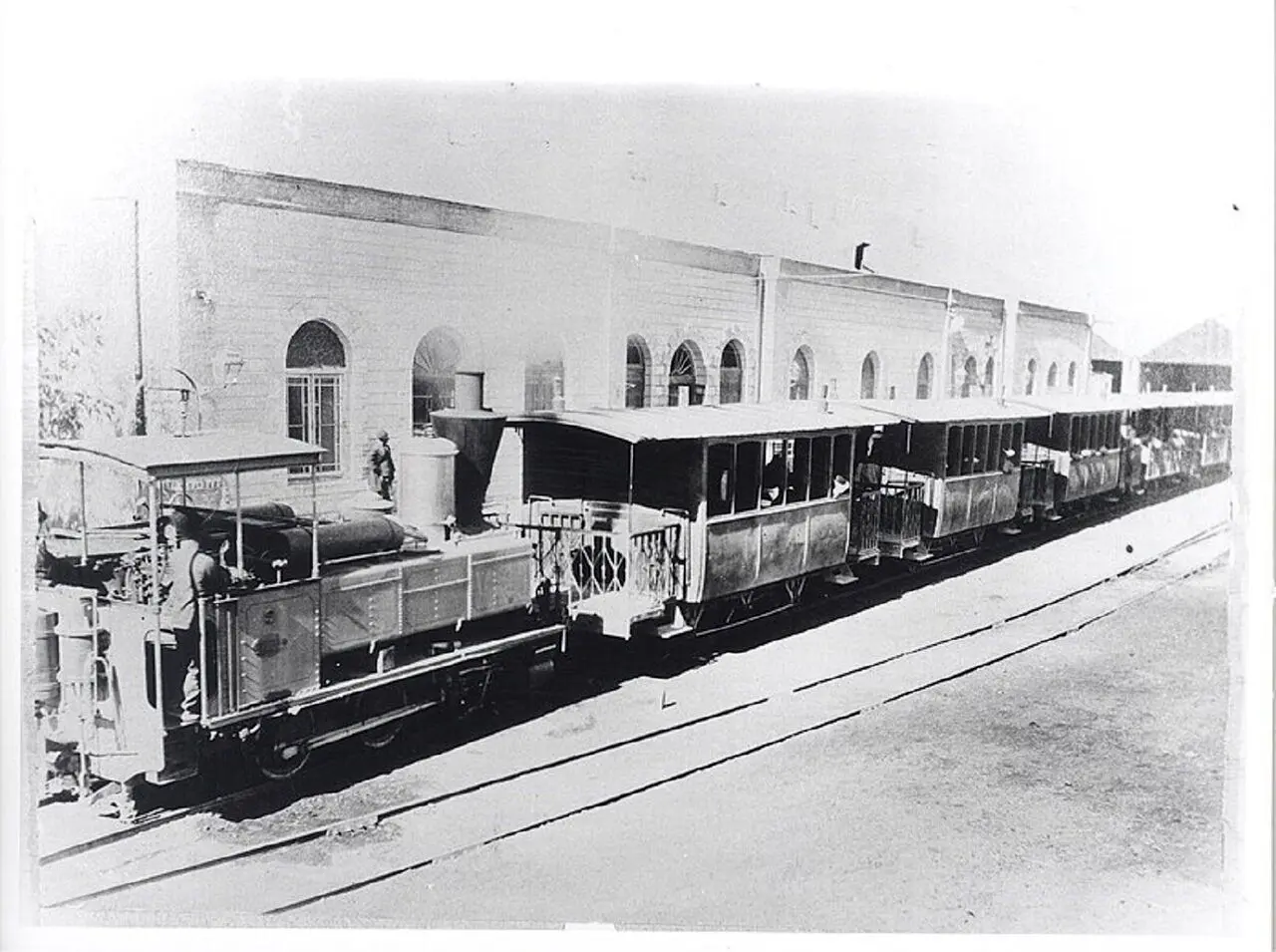 عکس‌های دیدنی از ماشین دودی شاه عبدالعظیم که برای همیشه تعطیل شد!