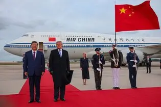 چرا ترامپ شخصاً به استقبال شی جین‌پینگ رفت؟

