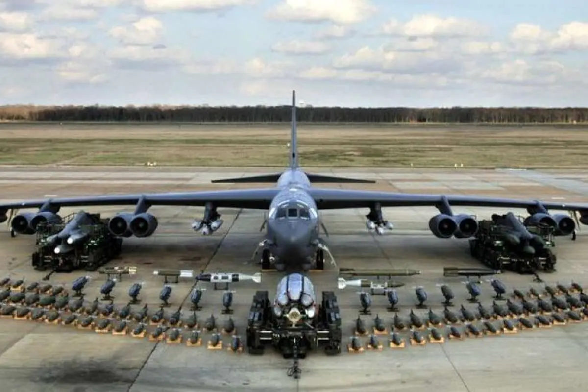 ماموریت بمب افکن‌های آمریکا با جنگنده‌های ژاپنی بر فراز دریای ژاپن 

