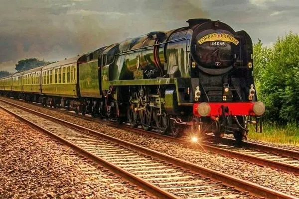 برخورد قطار با تریلی حامل خودرو در ایالت تگزاس 