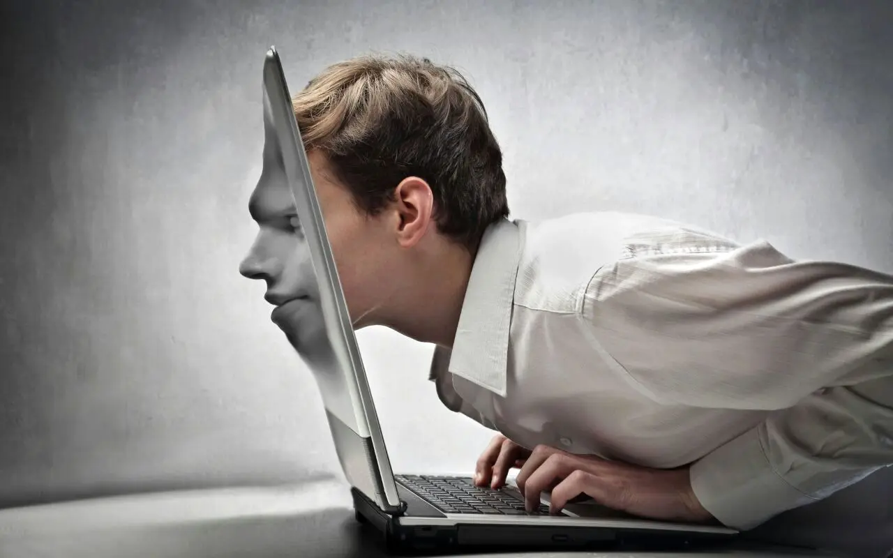 منِ مجازی؛ هویت دیجیتال ایرانی و فاصله با واقعیت