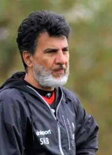 انتقال ستاره سابق استقلال به بیمارستان