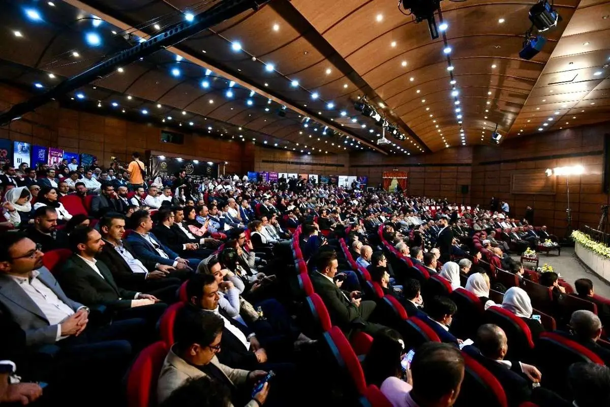 مراسم تقدیر و تجلیل ازبرترین برندها، مراکز خرید و فروشگاه‌های زنجیره‌ای کشور IRAN RETAIL AWARDS 2025 برگزار شد