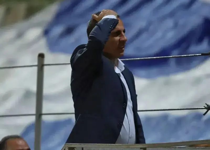 مدیرعامل استقلال خوزستان بعد از گل دوم با آب قند سرحال شد!