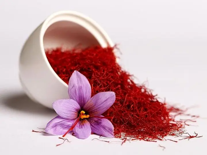 اگر بیش از حد زعفران‌ در غذا می‌ریزید این ویدیو را ببینید
