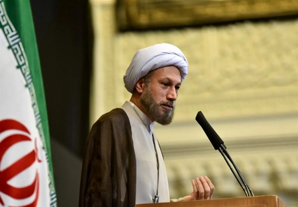 امام جمعه شیراز: ما یک ایران تنها بیشتر نیستیم و طرف مقابل همه کفر هستند
