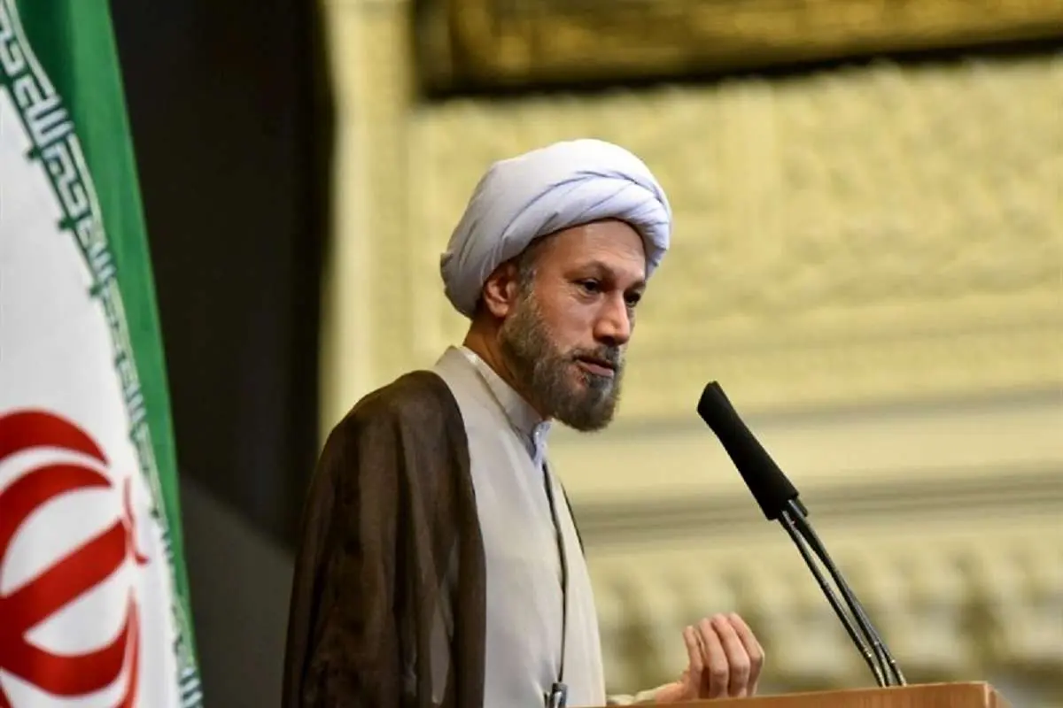 امام جمعه شیراز: ما یک ایران تنها بیشتر نیستیم و طرف مقابل همه کفر هستند