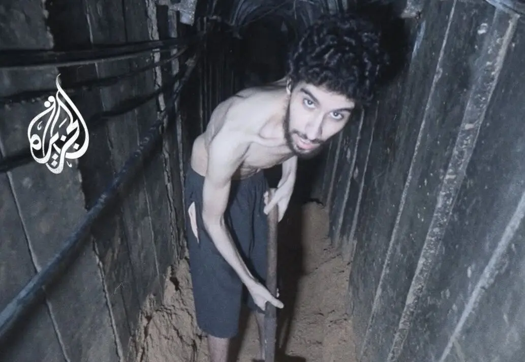 ویدئویی از اسیر اسرائیلی در حال کندن قبرش 