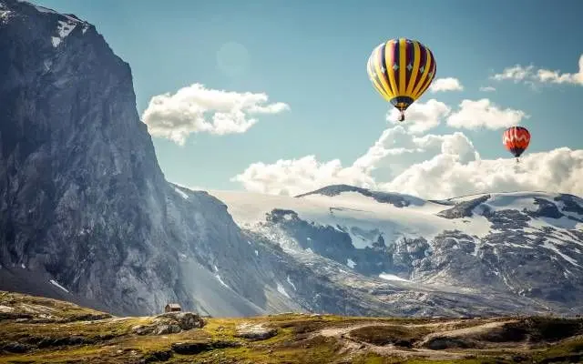 تفال به حافظ جمعه 20 تیر ۱۴۰۴؛ گر تیغ بارد در کوی آن ماه.....
