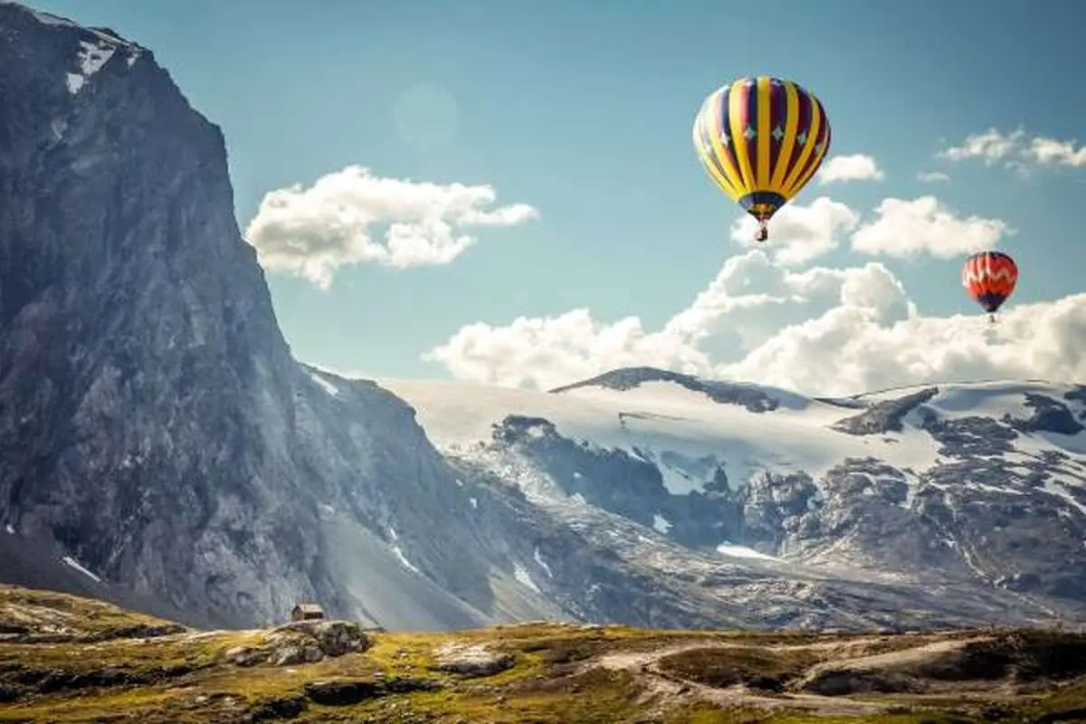 تفال به حافظ جمعه 20 تیر ۱۴۰۴؛ گر تیغ بارد در کوی آن ماه.....