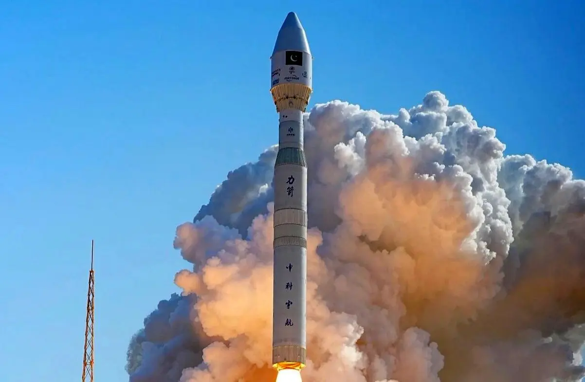 پاکستان نخستین ماهواره فراطیفی خود را به فضا پرتاب کرد 