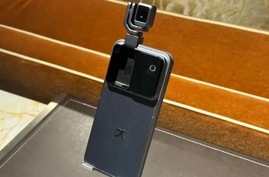 گوشی رباتیک آنر با بازوی متحرک و گیمبال داخلی رونمایی شد