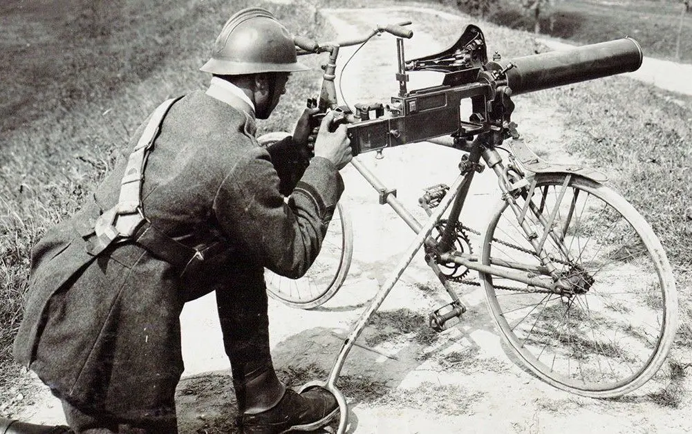 فناوری عجیب جنگ جهانی اول؛ تیربارهای متحرک بر روی دوچرخه!