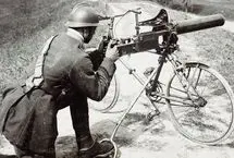 فناوری عجیب جنگ جهانی اول؛ تیربارهای متحرک بر روی دوچرخه!