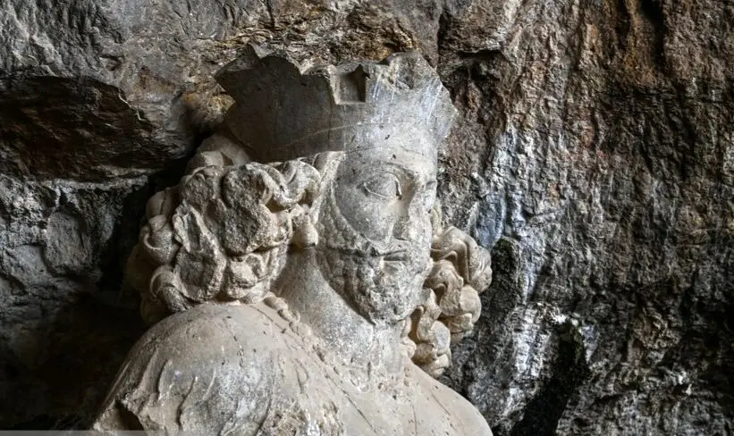 تصاویر؛ مجسمه شاپور، شاهکار استقامت ۱۷۰۰ ساله