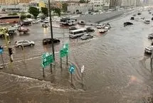 شاد و وجد از بارش باران شدید در عربستان