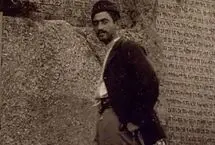 جوانان همدانی و توریست خارجی در گنجنامۀ همدان؛ یک قرن قبل