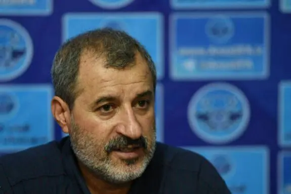 مایلی‌کهن: هاشمیان در پرسپولیس گیر آدم‌های غیرحرفه‌ای افتاده!