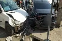 برخورد خاور با ۱۵ خودرو در بلوار سیمون بولیوار تهران
