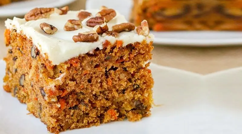 طرز تهیه کیک هویج و خرما با کرم دارچینی 