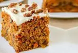 طرز تهیه کیک هویج و خرما با کرم دارچینی 