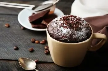 طرز تهیه سوفله شکلاتی؛ دسر سه سوته با سه قلم مواد
