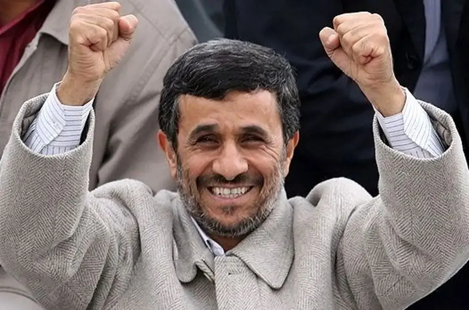 ماجرای برخورد تند احمدی‌نژاد با گل‌آقا؛ سهمیه کاغذ را قطع کرد!