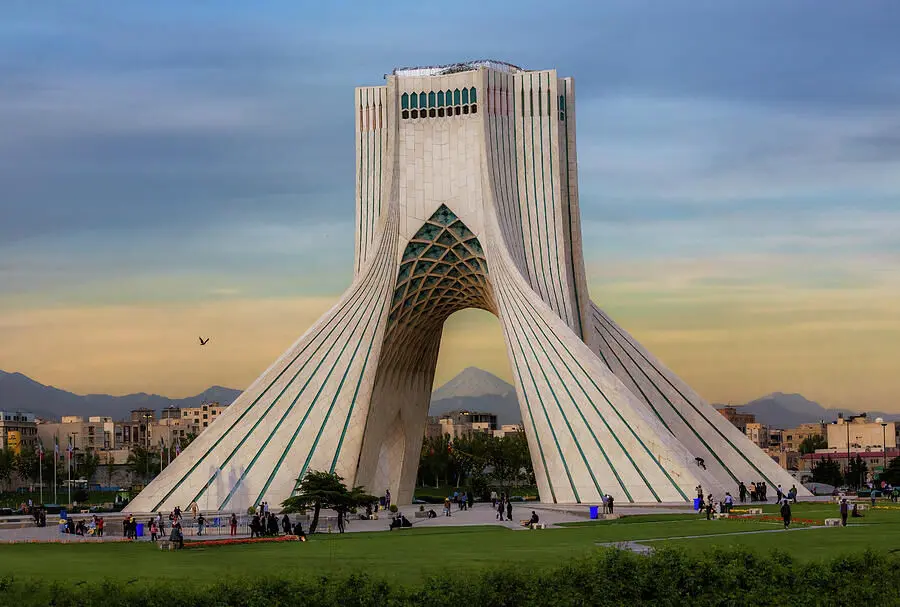 هیچ کس خانه خود را آتش نمی‌زند!