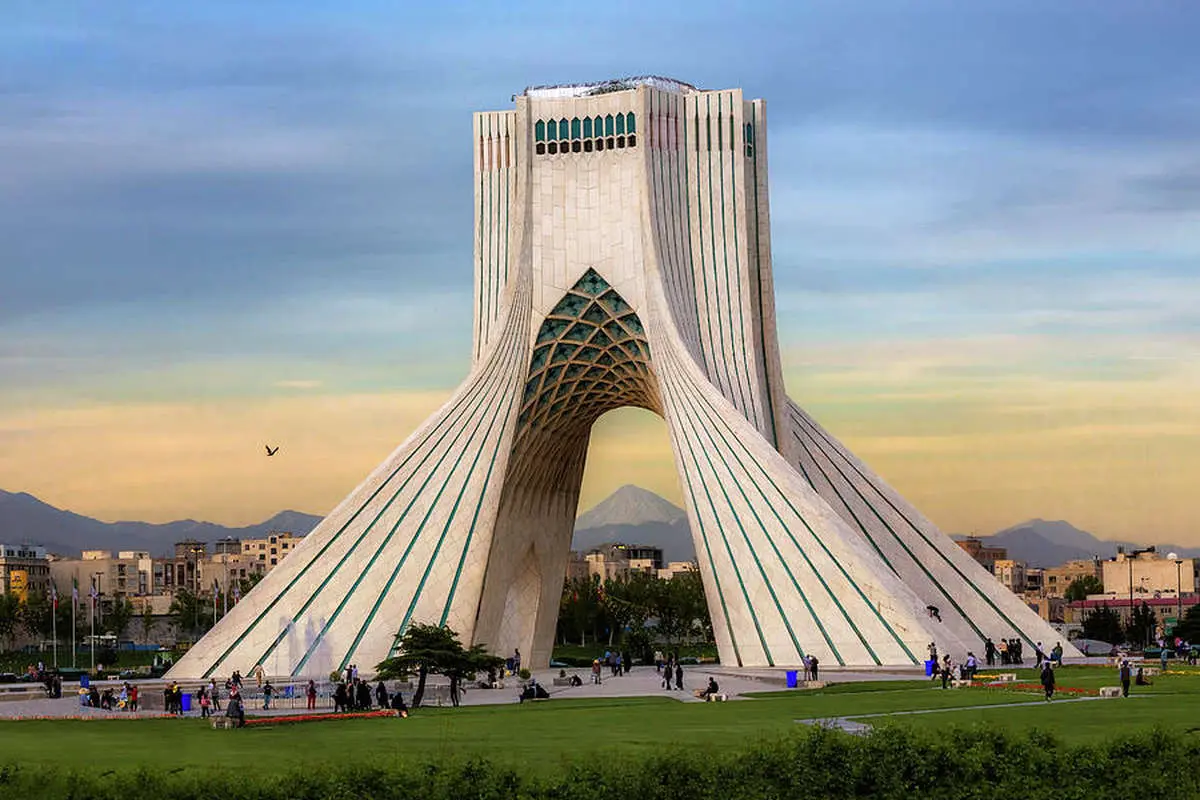 هیچ کس خانه خود را آتش نمی‌زند!