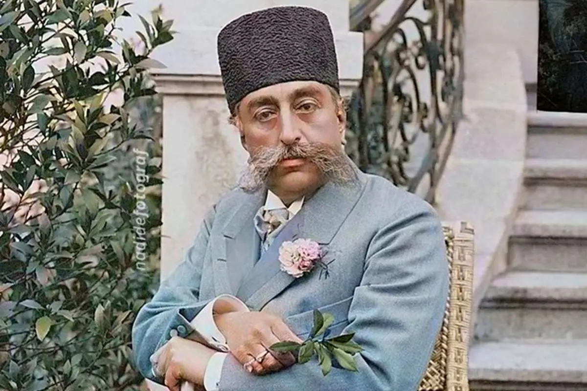 روایت مظفرالدین‌شاه از فرنگ: کُنتِ رئیس‌پلیس همه جا همراه ماست