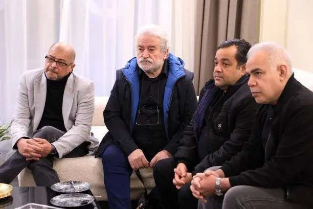 دیدار هنرمندان با دختر و داماد هادی مرزبان
