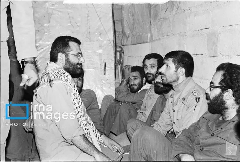 عکسی از جوانی‌های شهید کمال خرازی و حدادعادل در ورزشگاه آزادی/ تصاویری از دیپلمات شهید در کنار امام، رهبر شهید انقلاب، محسن رضایی و صیاد شیرازی