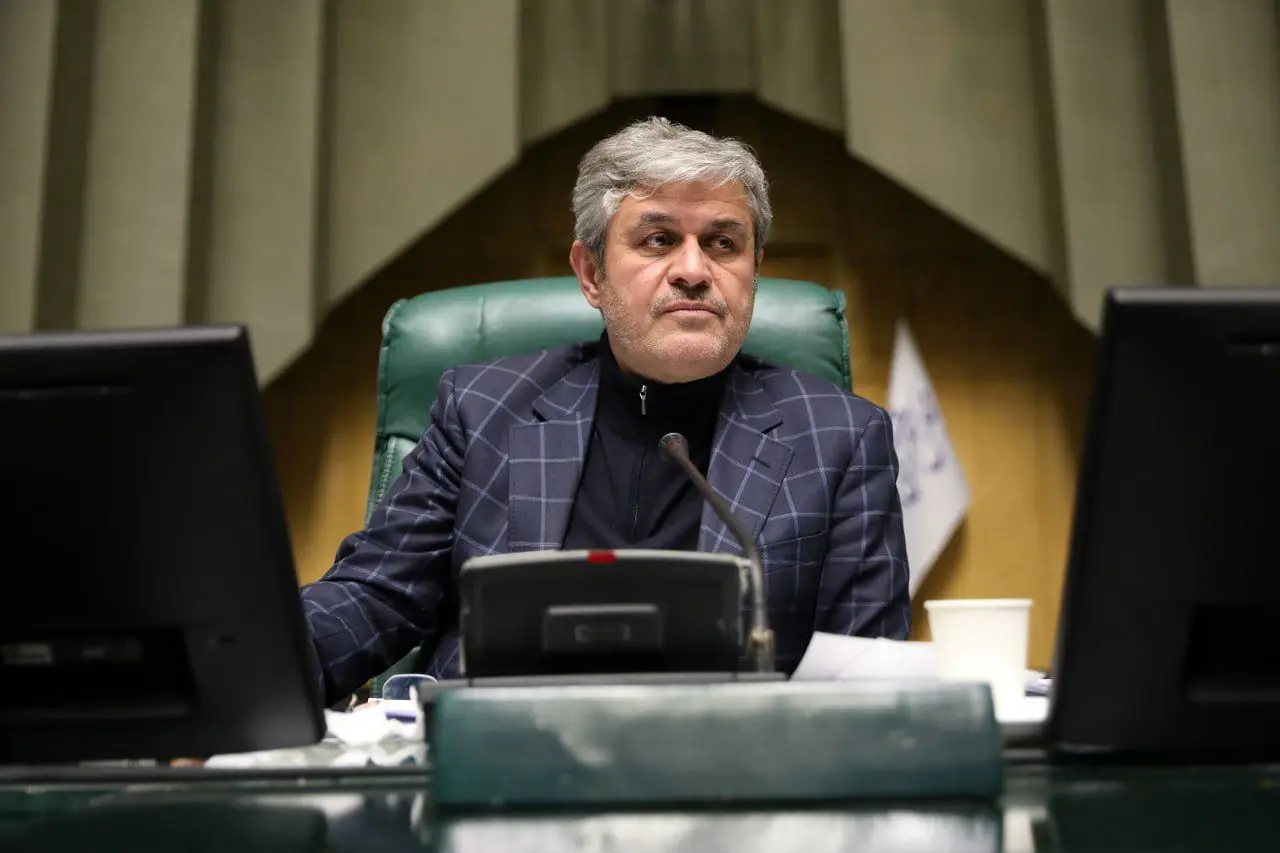 تاجگردون: مجلس برای افزایش حقوق کارمندان در سال آینده تلاش می‌کند
