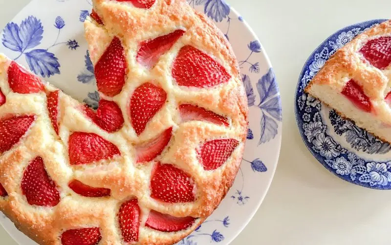 Strawberry-Yogurt-Cake-1-2