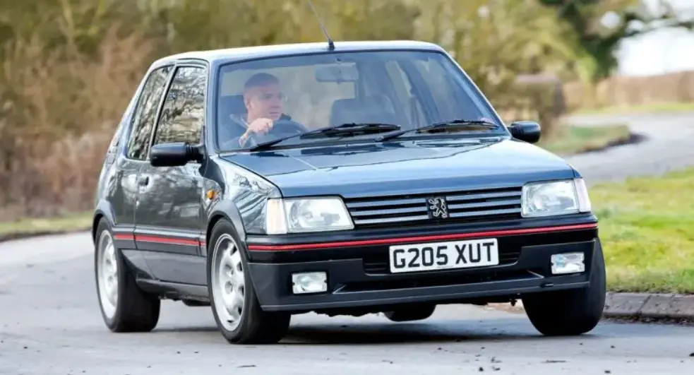 از ب‌ام‌و ۷۰۰ تا پژو ۲۰۵؛ خودروهایی که شرکت‌هایشان را از ورشکستگی نجات دادند