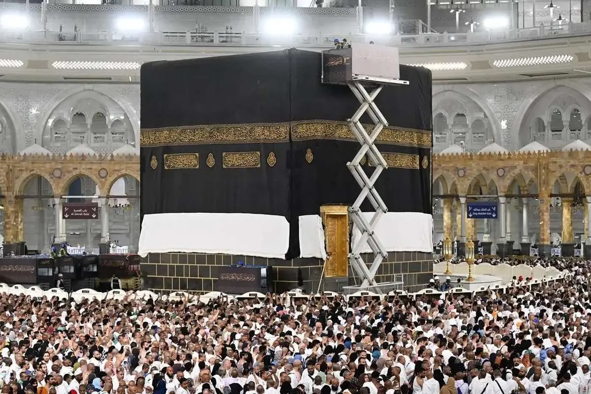 تصاویر؛ تعویض پرده کعبه به مناسبت سال جدید هجری