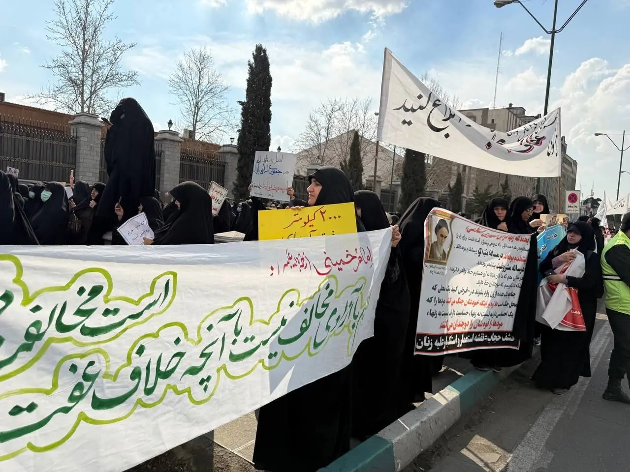 چه شد که باهنر هم غیرخودی شد 