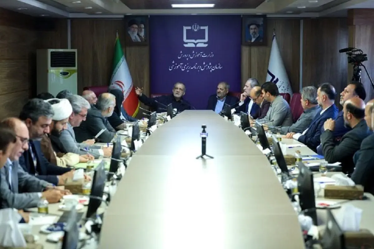 پزشکیان: نباید به بهانه جنگ، کشور را در وضعیت نیمه‌تعطیل قرار دهیم