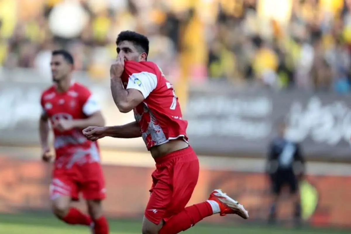 هدیه ویژه دختر هوادار برای هافبک متعصب پرسپولیس