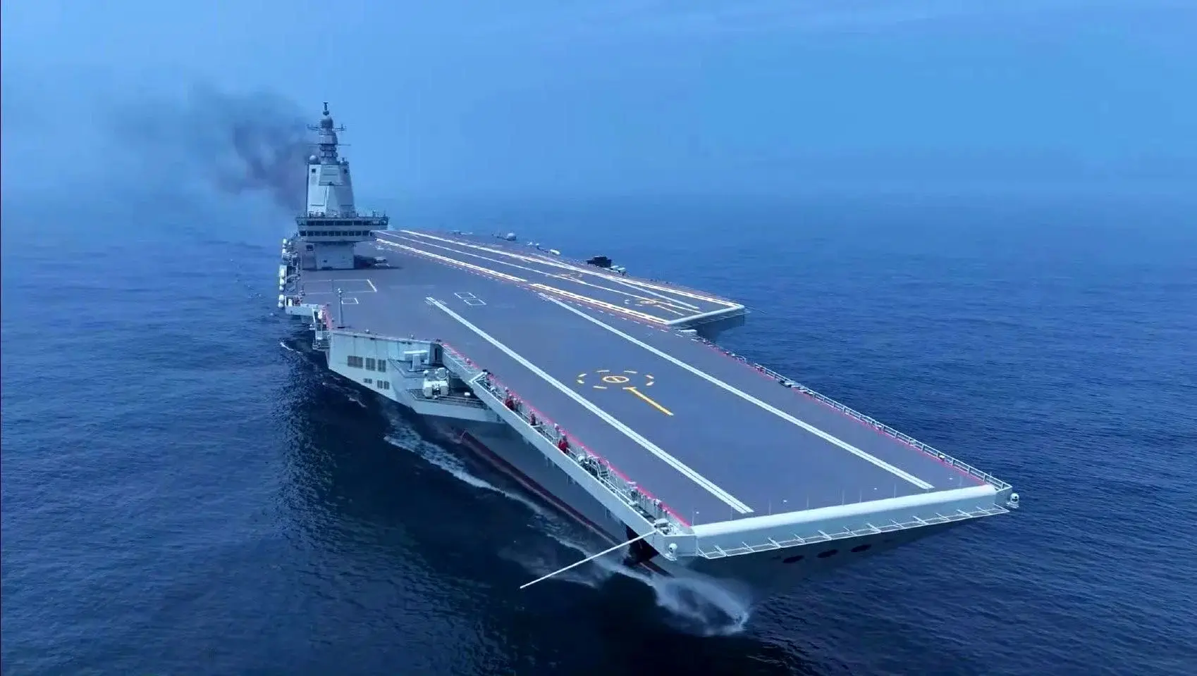رونمایی چین از ناوهواپیمابر فوجیان؛ پیشرفته‌ترین ناوهواپیمابر چین از ناوهای هواپیمابر آمریکایی بهتر است؟