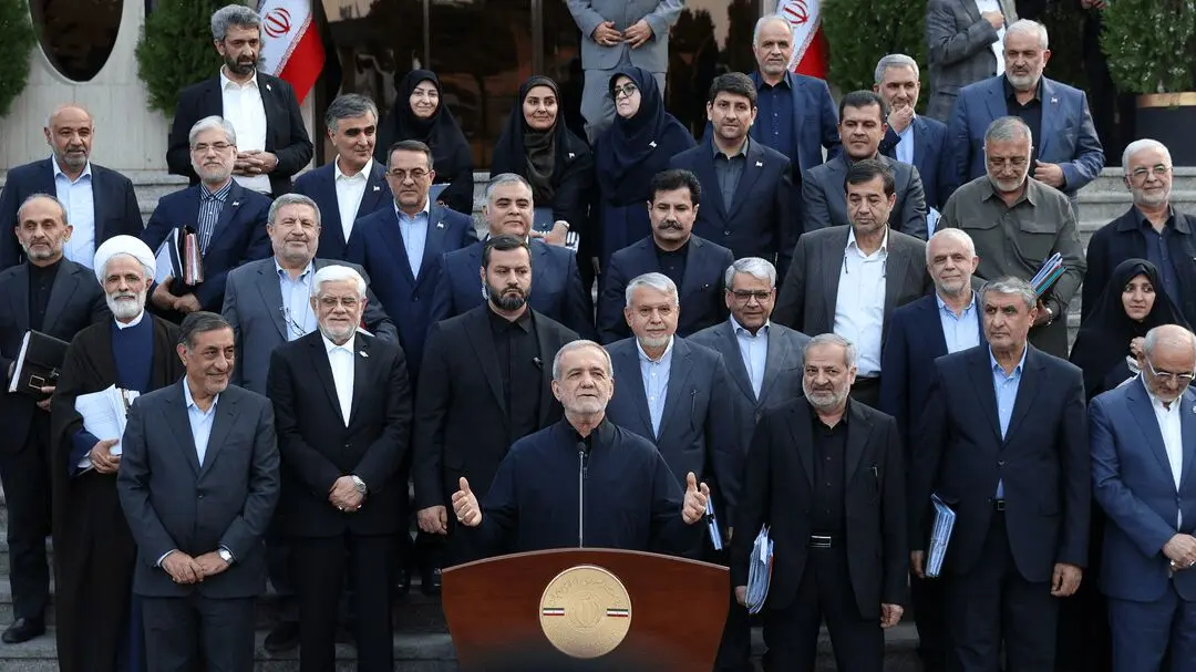 همه وزرای پزشکیان در قایق دولت پارو نمی‌زنند/ کسی هم سکان هدایت قایق را در دست ندارد
