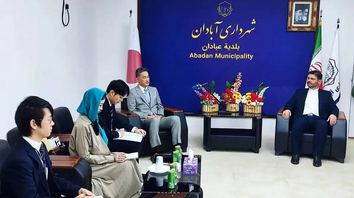 استقبال از سفیر ژاپن در آبادان با شعرخوانی محلی